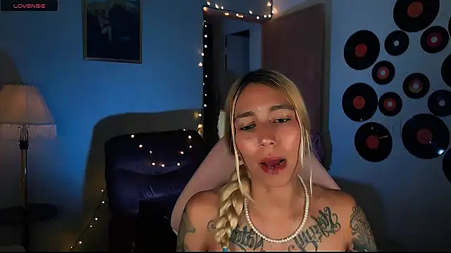 Saucy Jenn online show from 02-21-25, 04:40