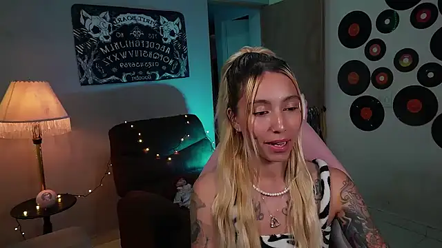 Saucy Jenn online show from 03-09-25, 03:01