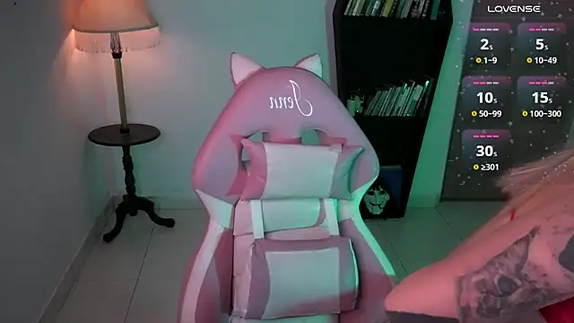 Saucy Jenn online show from 12-19-25, 03:13