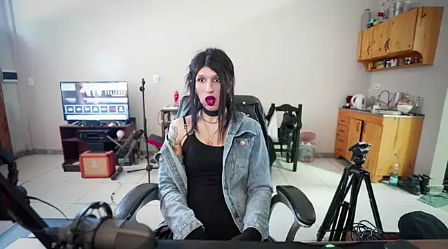 Snapshot of brenda_nataliaok chatting on 03-13-25, 07:17 brenda nataliaok online show from 03-13-25, 07:17