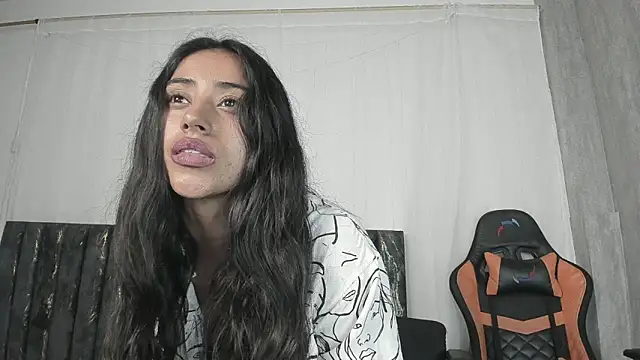 Valentinne z online show from 01-03-25, 02:54