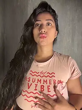 Valentinne z online show from 03-28-26, 08:47