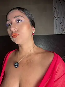 Snapshot of Valentinne_z chatting on 05-04-26, 04:19 Valentinne z online show from 05-04-26, 04:19