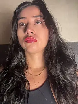 Snapshot of Valentinne_z chatting on 06-17-26, 07:55 Valentinne z online show from 06-17-26, 07:55