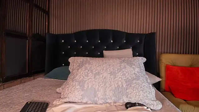 JuliaDawson  online show from 04-16-26, 01:39