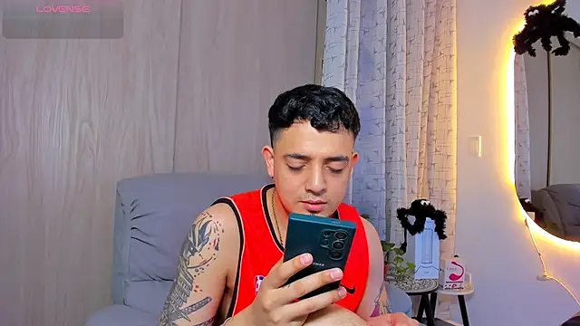 Snapshot of alejandro_calderon1 chatting on 10-30-25, 02:35 alejandro calderon1 online show from 10-30-25, 02:35