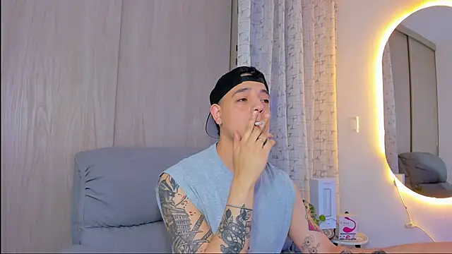 Snapshot of alejandro_calderon1 chatting on 11-04-25, 03:27 alejandro calderon1 online show from 11-04-25, 03:27