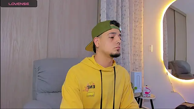 Snapshot of alejandro_calderon1 chatting on 11-05-25, 04:23 alejandro calderon1 online show from 11-05-25, 04:23