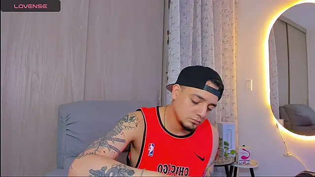 Snapshot of alejandro_calderon1 chatting on 11-06-25, 03:18 alejandro calderon1 online show from 11-06-25, 03:18