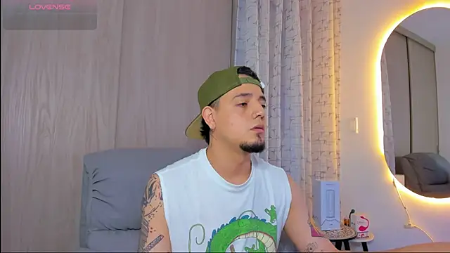 Snapshot of alejandro_calderon1 chatting on 11-18-25, 02:39 alejandro calderon1 online show from 11-18-25, 02:39