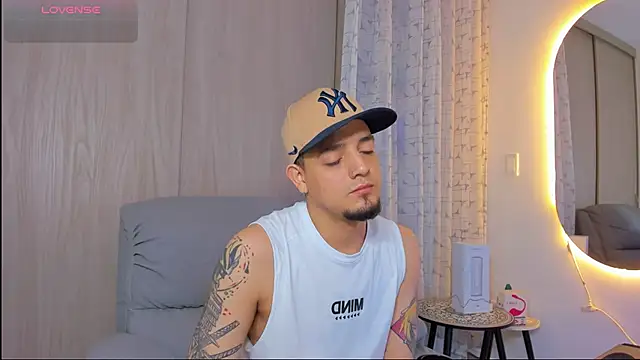 Snapshot of alejandro_calderon1 chatting on 11-21-25, 05:39 alejandro calderon1 online show from 11-21-25, 05:39