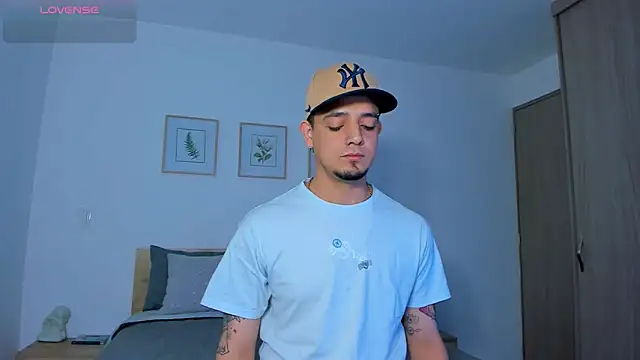 Snapshot of alejandro_calderon1 chatting on 11-26-25, 09:32 alejandro calderon1 online show from 11-26-25, 09:32