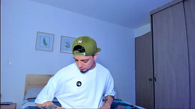 Snapshot of alejandro_calderon1 chatting on 11-29-25, 08:50 alejandro calderon1 online show from 11-29-25, 08:50