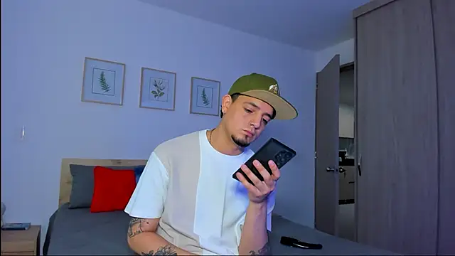 Snapshot of alejandro_calderon1 chatting on 11-30-25, 05:11 alejandro calderon1 online show from 11-30-25, 05:11