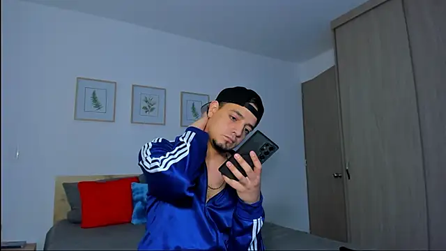 Snapshot of alejandro_calderon1 chatting on 12-02-25, 05:24 alejandro calderon1 online show from 12-02-25, 05:24