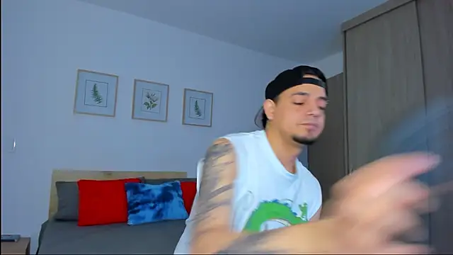 Snapshot of alejandro_calderon1 chatting on 12-03-25, 03:03 alejandro calderon1 online show from 12-03-25, 03:03