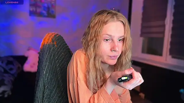 Chanel Gill online show from 11-28-25, 03:58