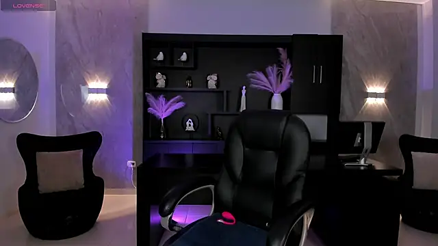 Snapshot of JennaOlsonX chatting on 12-01-25, 06:02 JennaOlsonX online show from 12-01-25, 06:02