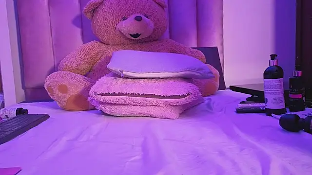 Snapshot of pameela_brown chatting on 02-03-26, 02:53 pameela brown online show from 02-03-26, 02:53