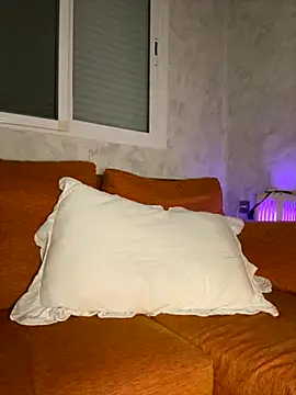 Snapshot of KarlaLuar_ chatting on 11-18-25, 10:14 KarlaLuar online show from 11-18-25, 10:14