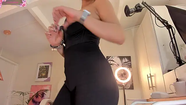 Snapshot of catalinasaiz chatting on 01-11-25, 04:03 catalinasaiz online show from 01-11-25, 04:03