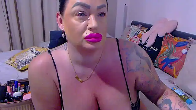 Snapshot of BustyVicky chatting on 05-27-26, 09:23 BustyVicky online show from 05-27-26, 09:23