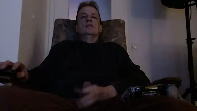 Snapshot of Cordt27 chatting on 10-07-25, 05:43 Cordt27 online show from 10-07-25, 05:43