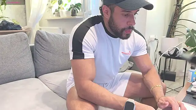 izaak lover online show from 10-05-25, 03:32