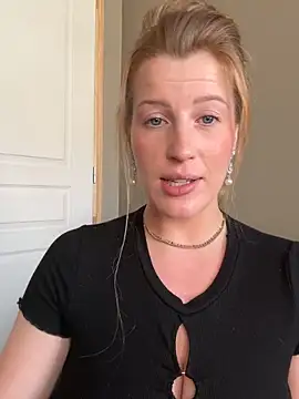 Snapshot of FoxyFrenchy chatting on 09-30-25, 03:06 FoxyFrenchy online show from 09-30-25, 03:06