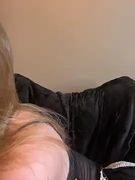 Snapshot of FoxyFrenchy chatting on 10-29-25, 05:36 FoxyFrenchy online show from 10-29-25, 05:36