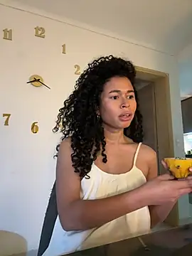 GabriSaenz online show from 12-19-24, 01:18