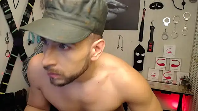 Snapshot of bayronfit chatting on 02-13-25, 12:46 bayronfit online show from 02-13-25, 12:46