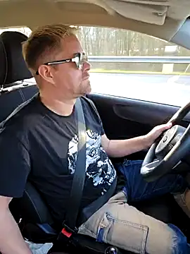 Trucker Hunter online show from 03-08-25, 03:45