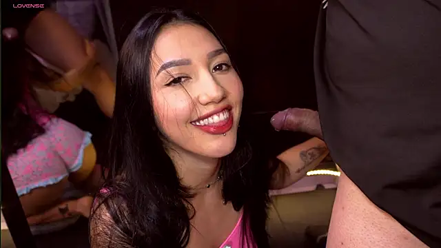 Snapshot of bull_vixen2001 chatting on 04-29-26, 11:33 bull vixen2001 online show from 04-29-26, 11:33