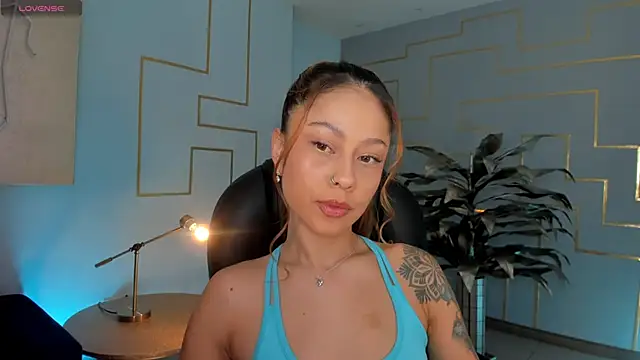 Snapshot of ErikaBenz_ chatting on 01-22-25, 12:27 ErikaBenz online show from 01-22-25, 12:27