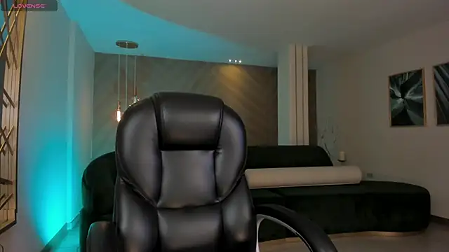 Snapshot of ErikaBenz_ chatting on 11-10-25, 12:04 ErikaBenz online show from 11-10-25, 12:04