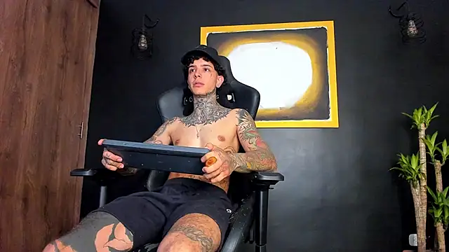 Snapshot of Aron_ford chatting on 12-14-24, 10:39 Aron ford online show from 12-14-24, 10:39