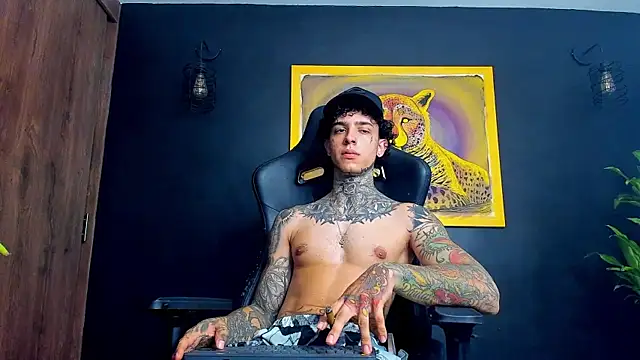 Snapshot of Aron_ford chatting on 01-27-25, 12:22 Aron ford online show from 01-27-25, 12:22