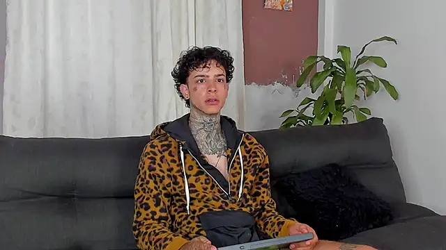 Snapshot of Aron_ford chatting on 10-01-25, 11:49 Aron ford online show from 10-01-25, 11:49