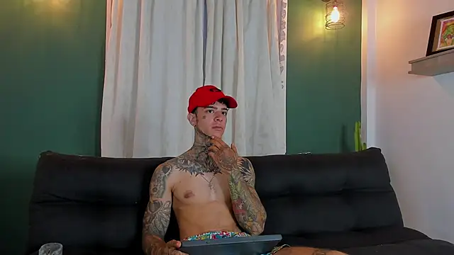 Snapshot of Aron_ford chatting on 11-03-25, 11:11 Aron ford online show from 11-03-25, 11:11