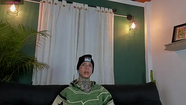 Snapshot of Aron_ford chatting on 11-14-25, 12:26 Aron ford online show from 11-14-25, 12:26