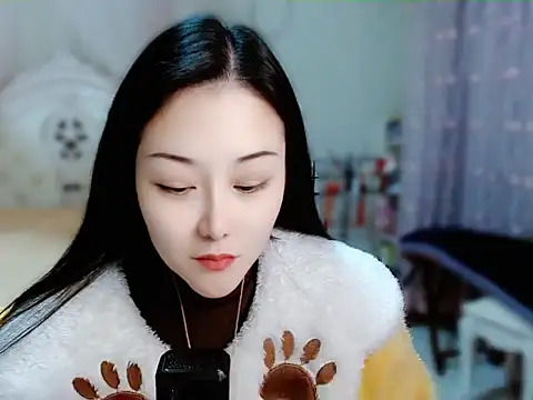 Snapshot of Angel-C chatting on 12-17-24, 01:39 Angel-C online show from 12-17-24, 01:39