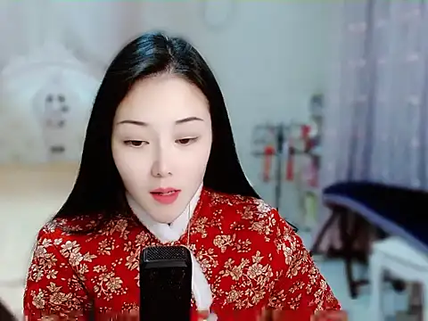 Snapshot of Angel-C chatting on 12-18-24, 01:15 Angel-C online show from 12-18-24, 01:15