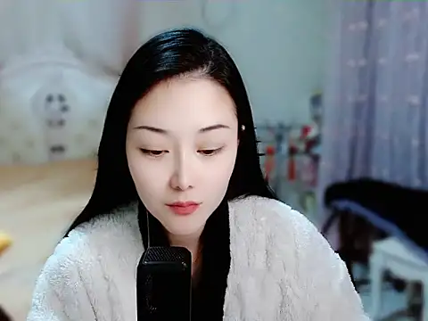 Snapshot of Angel-C chatting on 12-19-24, 01:28 Angel-C online show from 12-19-24, 01:28