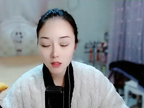 Snapshot of Angel-C chatting on 12-20-24, 01:36 Angel-C online show from 12-20-24, 01:36