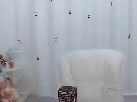 Snapshot of Angel-C chatting on 09-12-25, 01:28 Angel-C online show from 09-12-25, 01:28