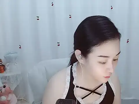 Snapshot of Angel-C chatting on 10-16-25, 01:17 Angel-C online show from 10-16-25, 01:17