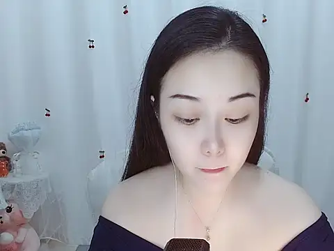 Snapshot of Angel-C chatting on 10-17-25, 01:31 Angel-C online show from 10-17-25, 01:31