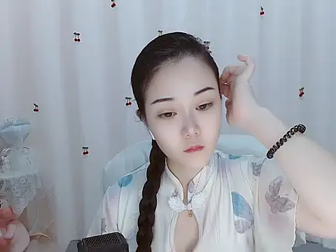 Snapshot of Angel-C chatting on 10-24-25, 01:24 Angel-C online show from 10-24-25, 01:24