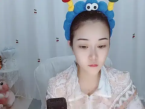 Snapshot of Angel-C chatting on 10-27-25, 01:31 Angel-C online show from 10-27-25, 01:31